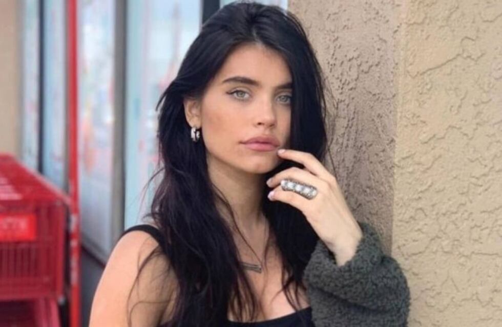 Eva De Dominici enamoró a sus seguidores con su look primaveral: vestido corto y botas altas