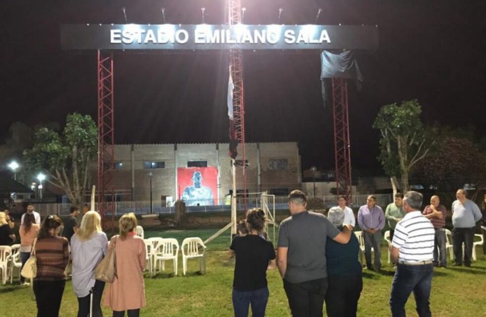 Estadio, mural y emocionante homenaje a Emiliano Sala en su pueblo natal