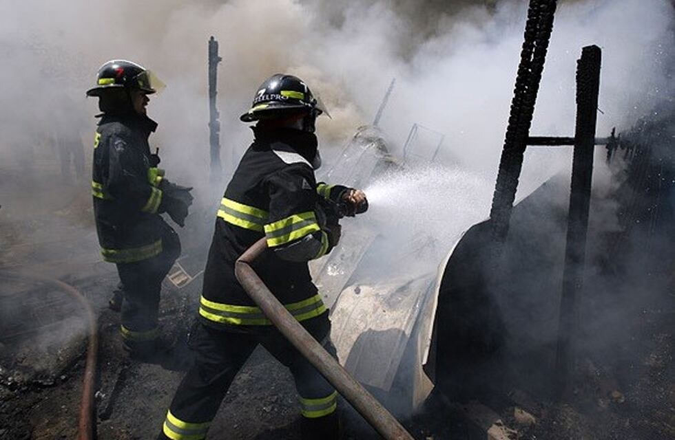Maipú: se incendió una casa y un nene de 4 años fue rescatado de las llamas