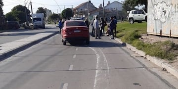 Borracho atropelló a una mujer, siguió avanzando y a las dos cuadras, chocó a una moto (Foto: 0223)