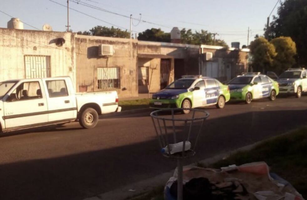 Doble allanamiento y secuestro de marihuana y armas en zona norte