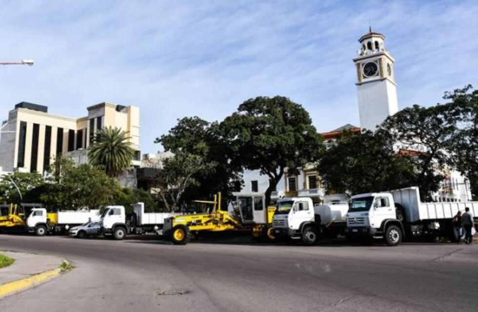 Zamora entregó maquinaria a varios Intendentes y comisionados municipales