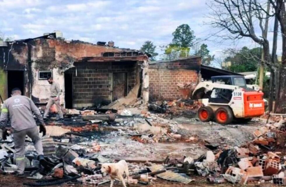 Un incendio los dejó con lo puesto y reciben ayuda de la Municipalidad