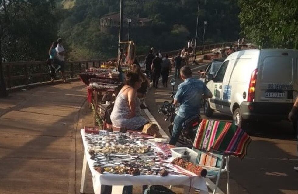 Sacarán del Hito de las Tres Fronteras a los vendedores ambulantes