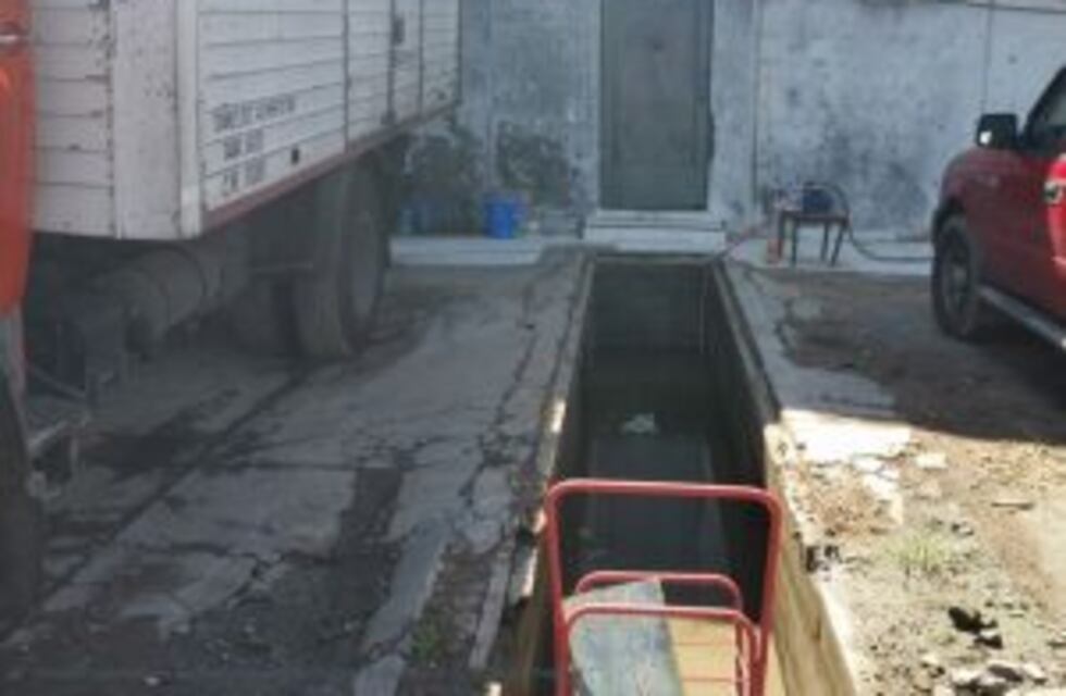 Clausuran un lavadero de micros y camiones en Barracas que arrojaba residuos tóxicos