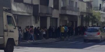 La crisis económica deja poco margen para vacantes en el mercado local\u002E (@arielruffine)