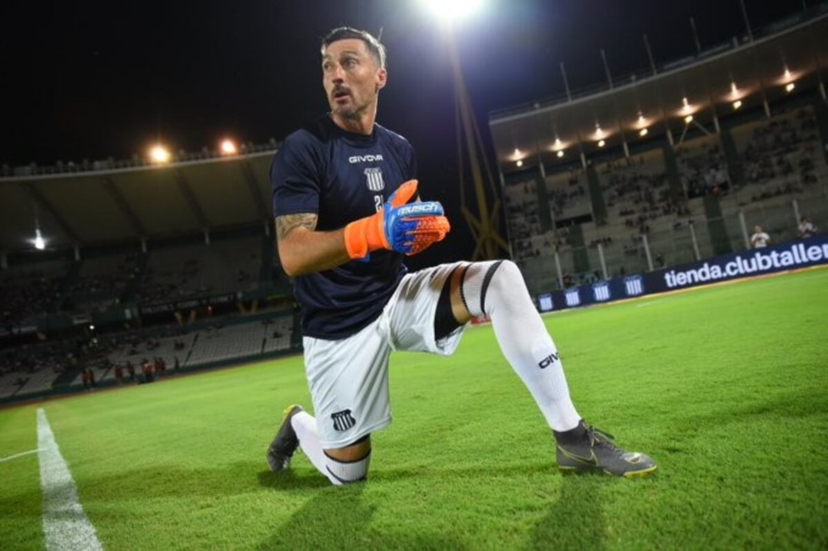 A un año de su último partido como titular, el ex Instituto motró dudas en el arranque del juego\u002E