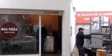 La pizzería que utilizaban como pantalla\u002E