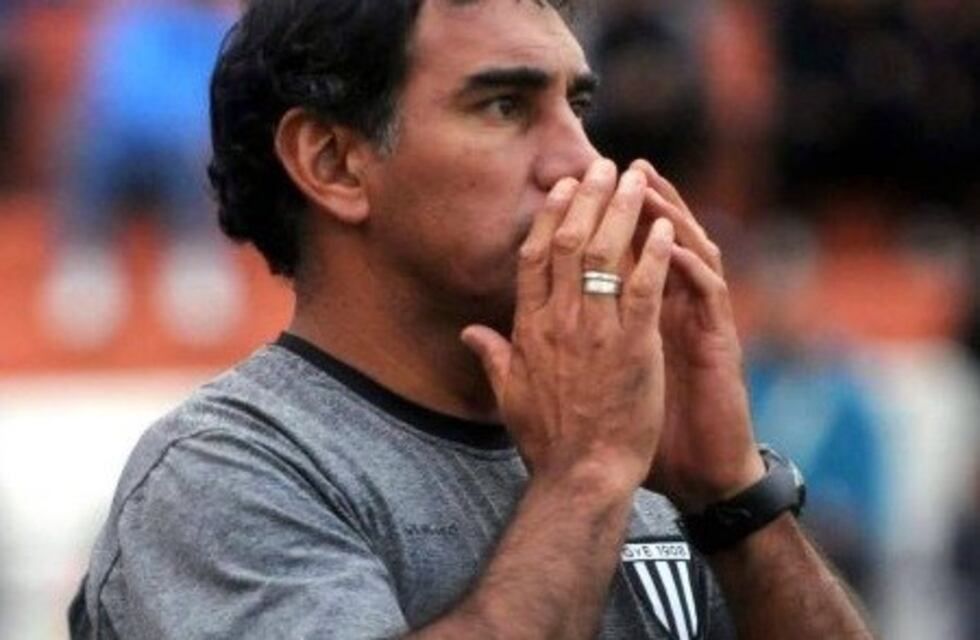 El Lobo se "comió" al técnico Darío Alaniz