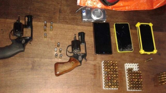 La Policu00eda de Investigaciones secuestru00f3 varias armas en Villa Gobernador Gu00e1lvez tras un allanamiento por el homicidio de Juan Ezequiel Gatti.