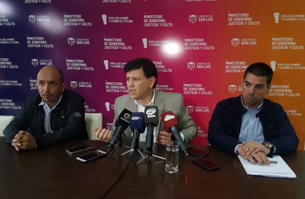 Mones Ruiz: "Macri está dejando al país sin transporte"