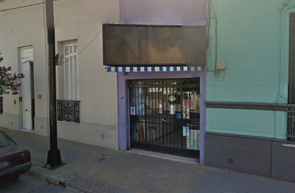 Tres sujetos armados asaltaron una pañalera y se llevaron hasta la cartera de una empleada