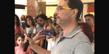 Tenores sorprendieron a todos los turistas y visitantes del Patio Olmos\u002E