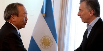 Macri con el titula de Toyota