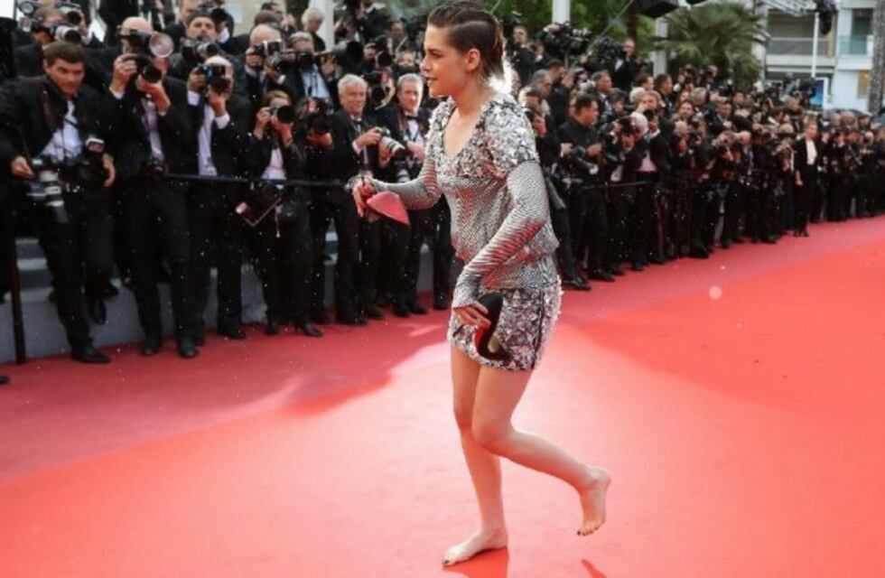 La razón por la que Kristen Stewart entró descalza al Festival de Cannes