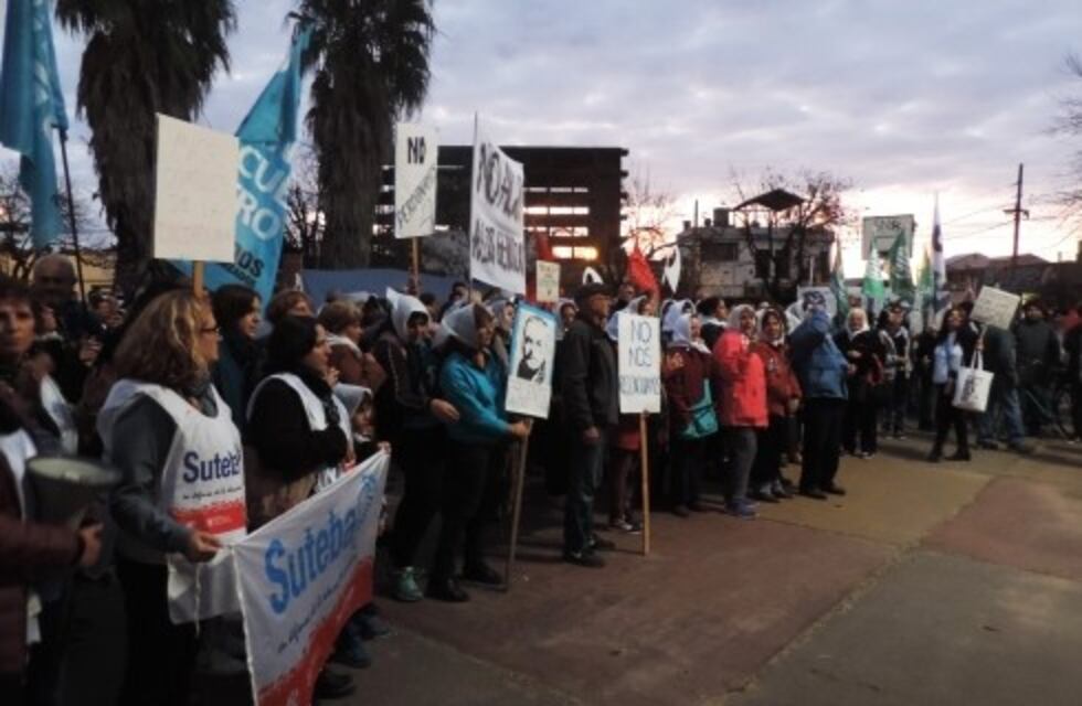Cientos de personas se congregaron en Plaza Belgrano en repudio al 2x1