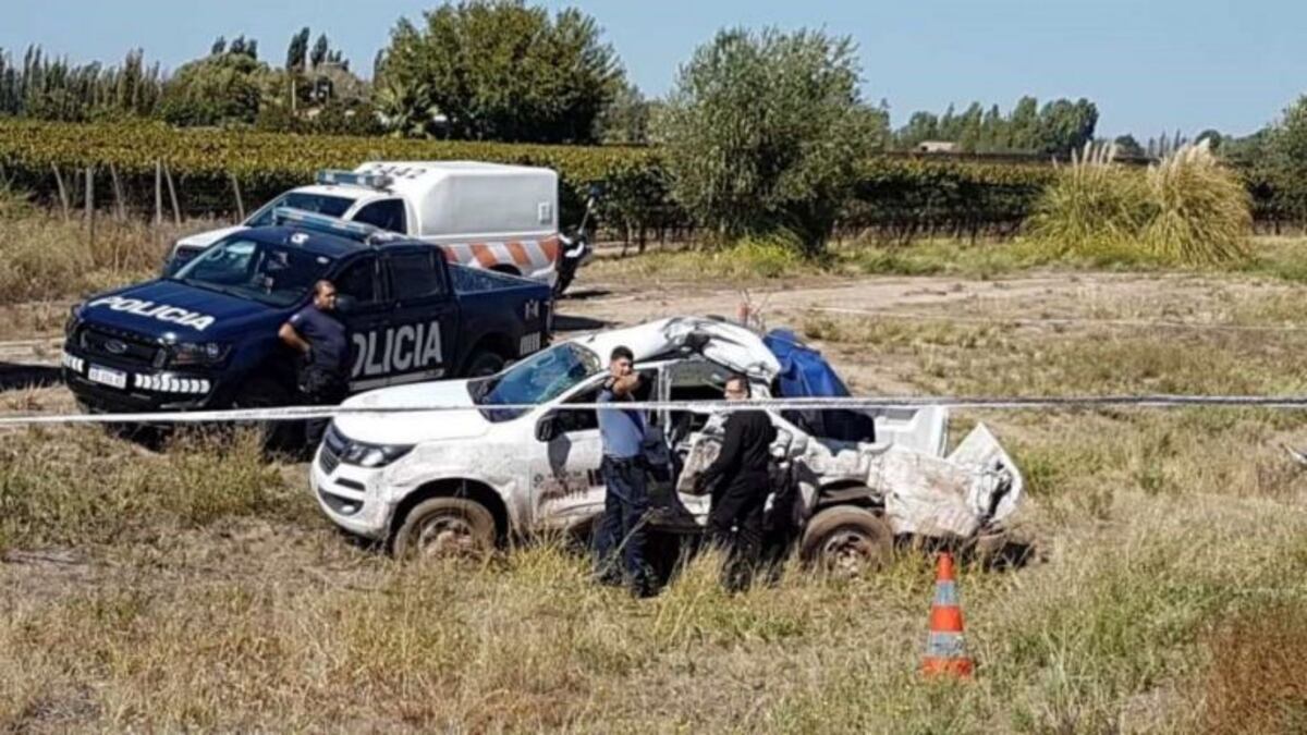 La camioneta no pudo frenar por el mosto que había en la calzada\u002E
