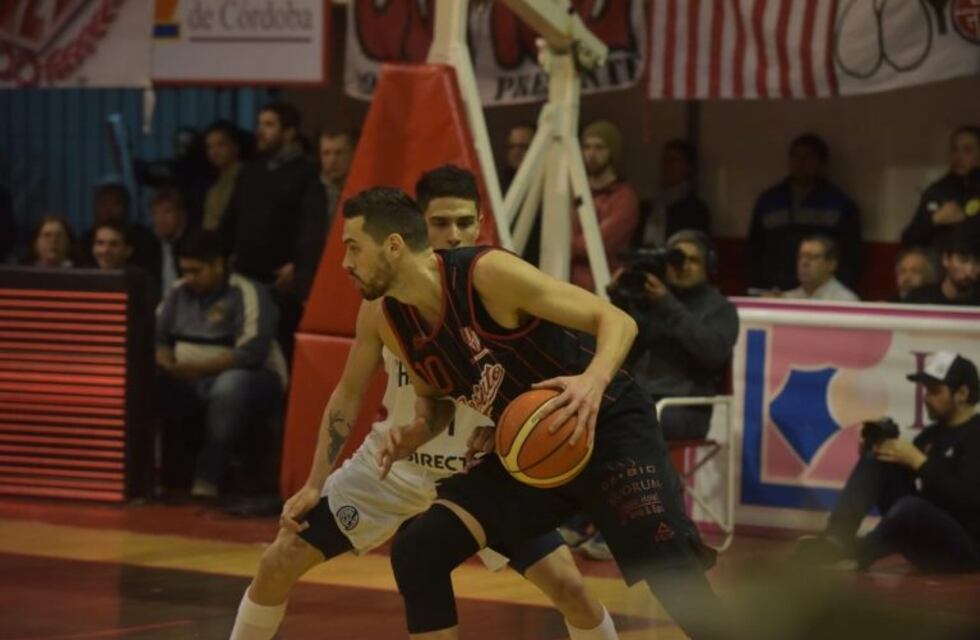 Instituto igualó la serie con garra, corazón y básquet