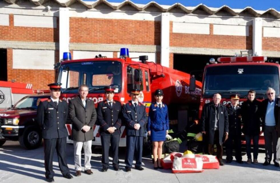 Los Bomberos recibieron importante equipamiento por parte de operadora petrolera
