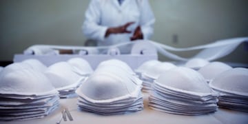 Ever Flores shows the face masks that his firm made to provide as protective gear to healthcare frontlines amid the coronavirus disease (COVID-19) outbreak in La Paz, Bolivia, April 6, 2020\u002E REUTERS/David Mercado