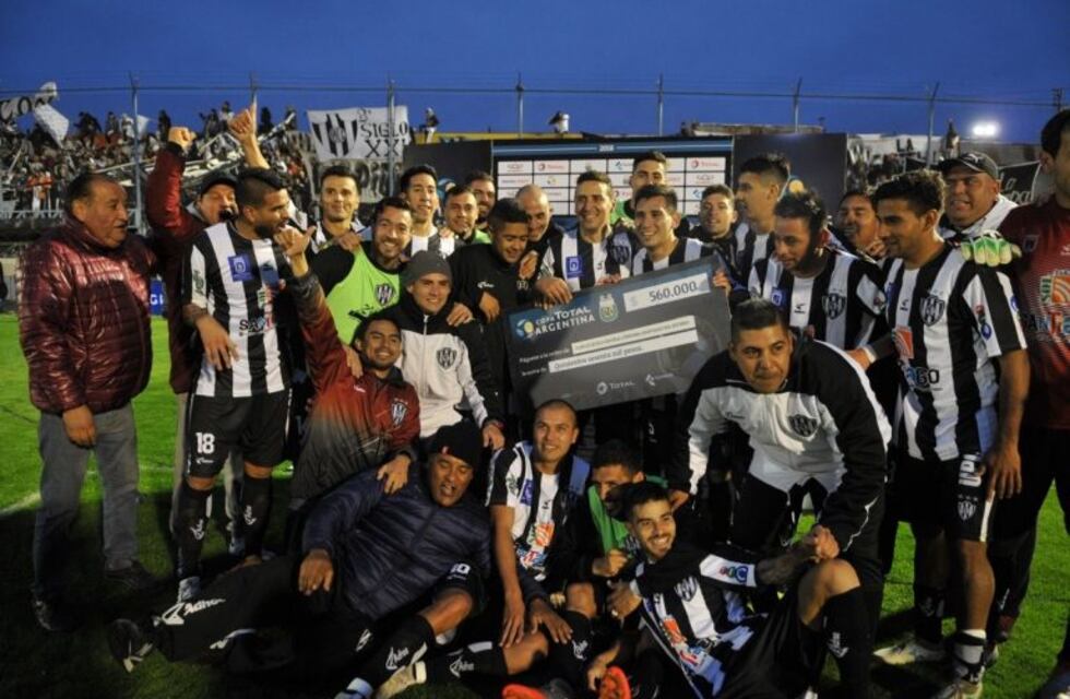 Central Córdoba eliminó a Vélez en los penales