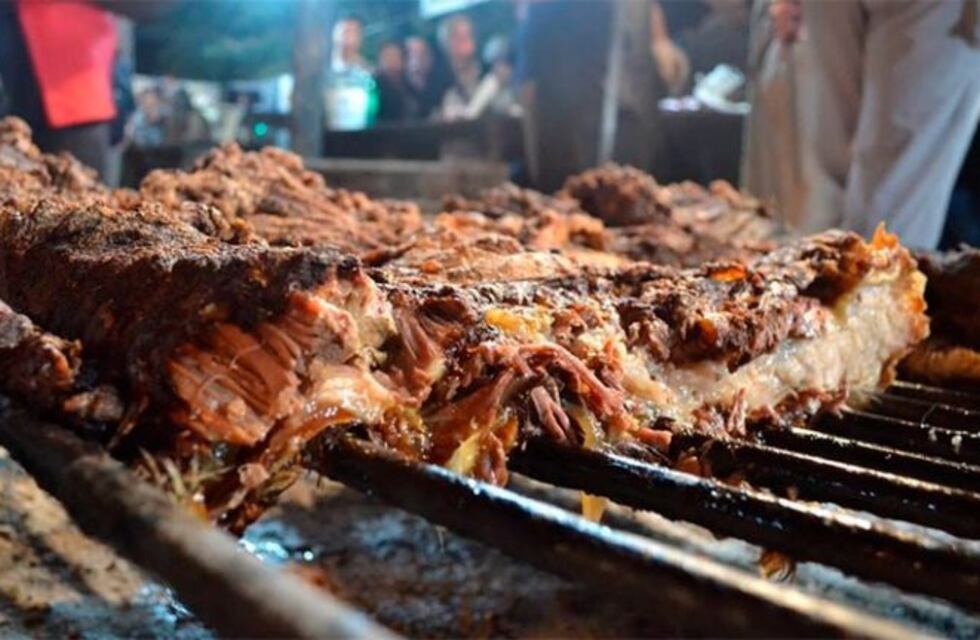 El domingo en la Feria Periurbana de Paraná ofrecerán asado con cuero
