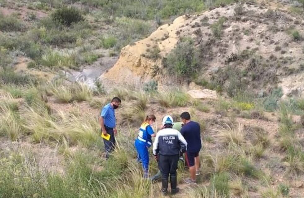 Un motociclista murió tras caer a un arroyo en Luján