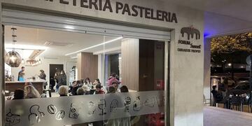 Fue a merendar con sus 5 hijos y la echaron