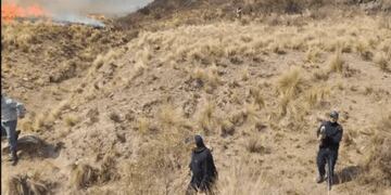 El viento Sur complicó las cosas y extendió las llamas a la zona de Sierras de Chávez y Sierras de Elizondo.