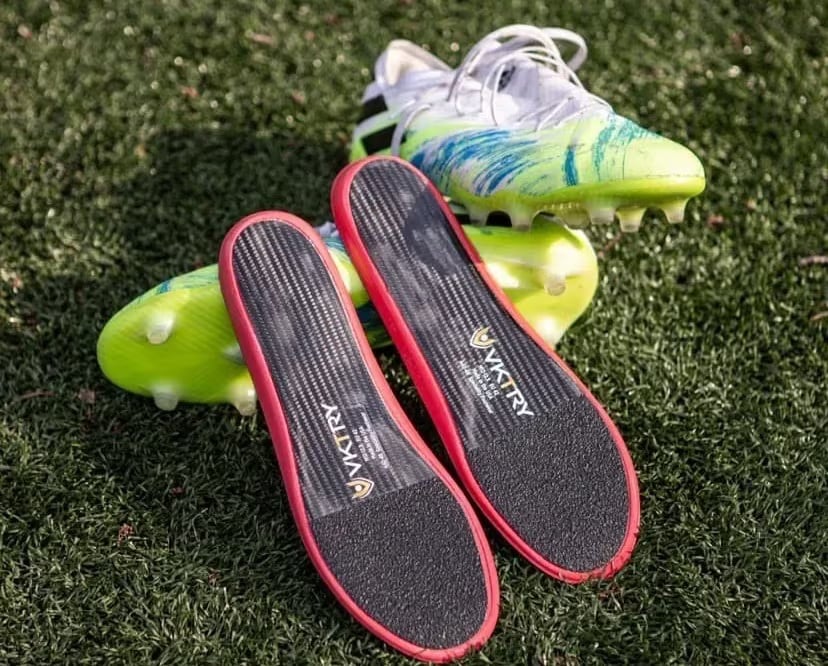 El tip casero para limpiar definitivamente las plantillas de las zapatillas y eliminar las bacterias