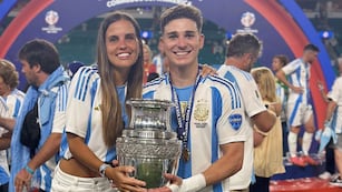 Estalló una interna familiar entre Julián Álvarez y su novia, Emilia Ferrero.