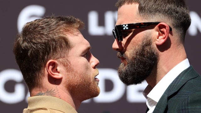Canelo Álvarez y Caleb Plant se enfrentaron en una conferencia de prensa que promocionaba su pelea.