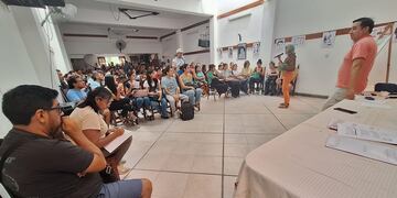 La secretaria general del Centro de Docentes de Nivel Medio y Superior (CEDEMS) condujo la asamblea del pasado sábado.