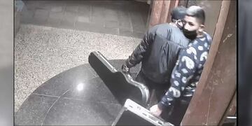 Cinco asaltantes entraron por la terraza y desvalijaron a una jubilada en Belgrano