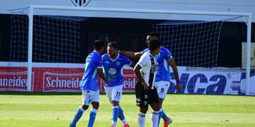 El Celeste va por su primer triunfo y por la punta en la Primera Nacional.