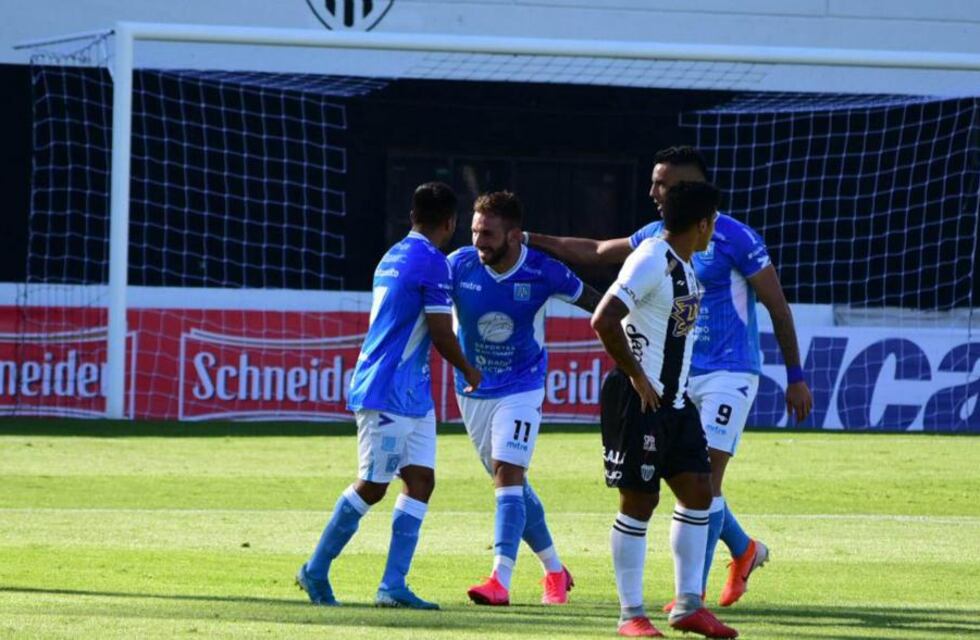 Estudiantes empató con Platense en Río Cuarto y terminó con diez