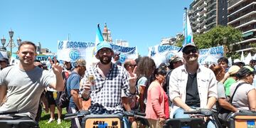 Felipe Martínez Garbino, el entrerriano que participó de la marcha masiva encabezada por la CGT en contra el gobierno Nacional.