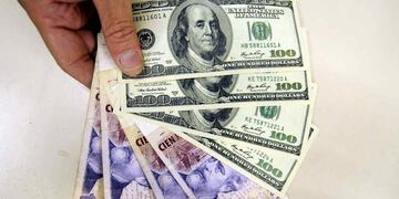 El blue sigue arriba de los $1000