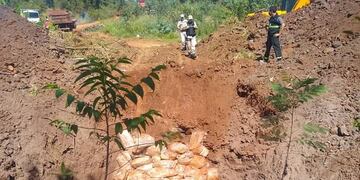 Vecinos de Puerto Iguazú desenterraron cajas de pollo que Prefectura había decomisado hace tres días