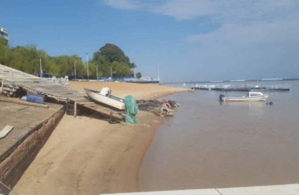 El río Paraná con una imagen triste