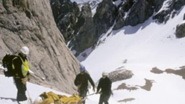 a muerte del andinista fue a las 11.30, segu00fan informaron efectivos de la Patrulla de Rescate, quienes todavu00eda no han podido bajar el cuerpo por malas condiciones climu00e1ticas.