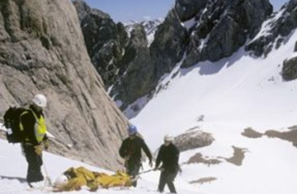 Comenzó el descenso del cuerpo del andinista que murió en el Aconcagua
