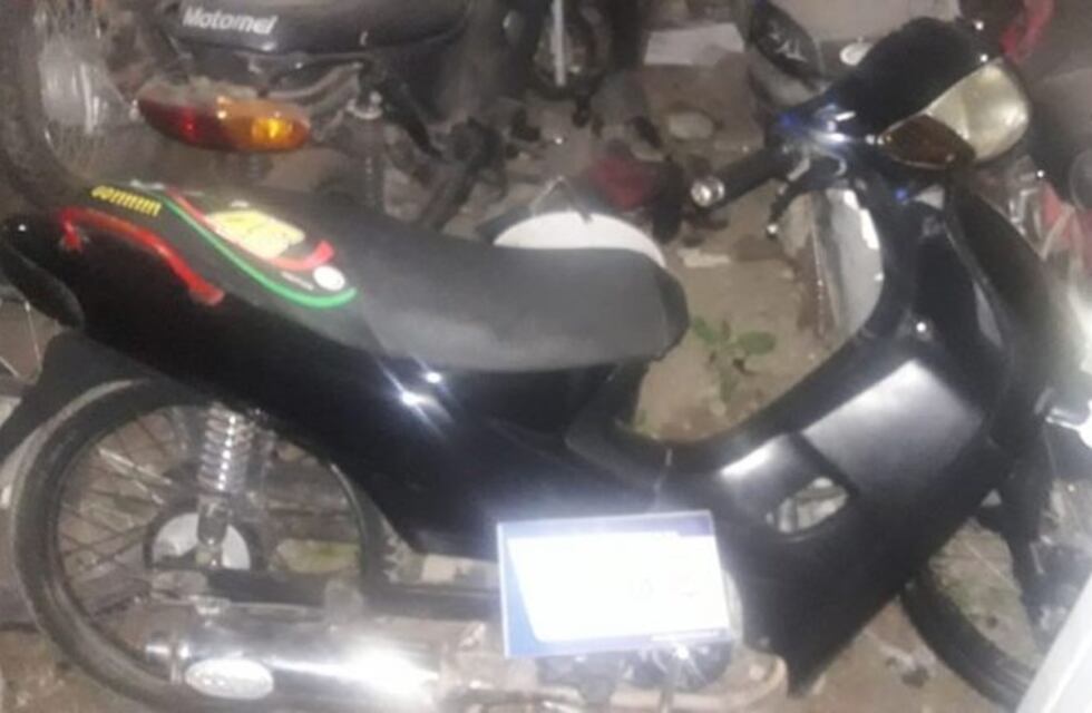 Arroyito: Un joven de 14 años conducía una moto sin papeles, sin chapa patente y sin luces