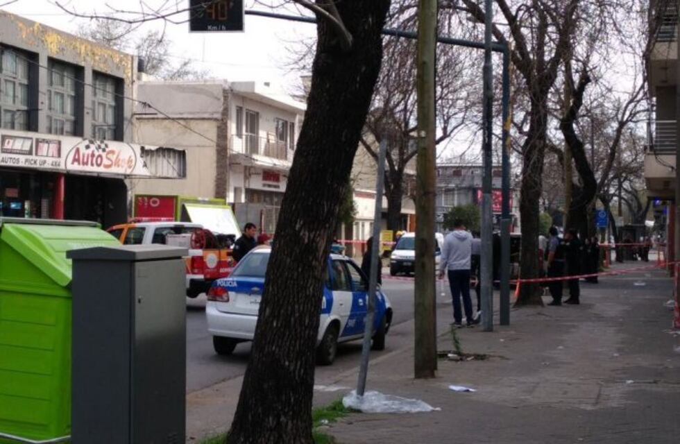 Susto en Santa Fe al 4000: removían escombros y rompieron un caño de gas