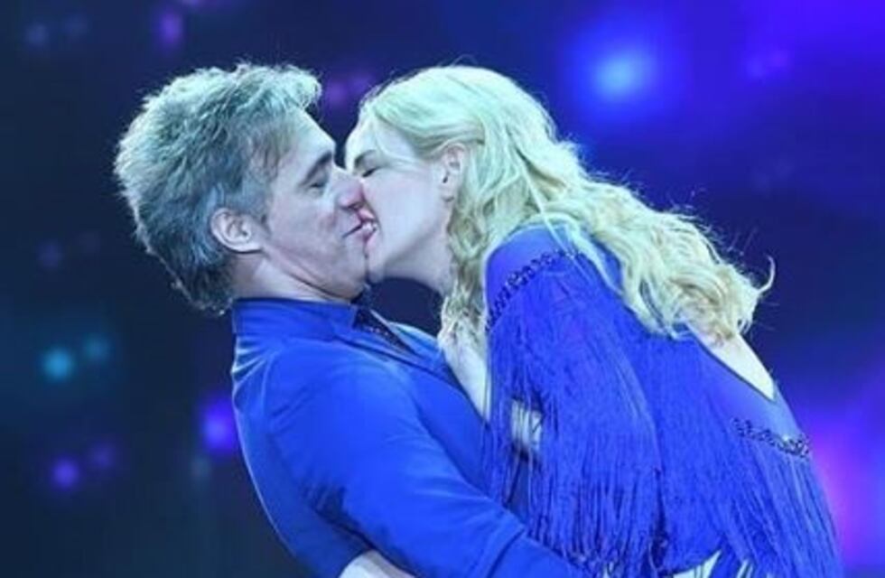 Esmeralda Mitre bailó Salsa de a tres junto a CAE y montó un show al que no le faltó nada