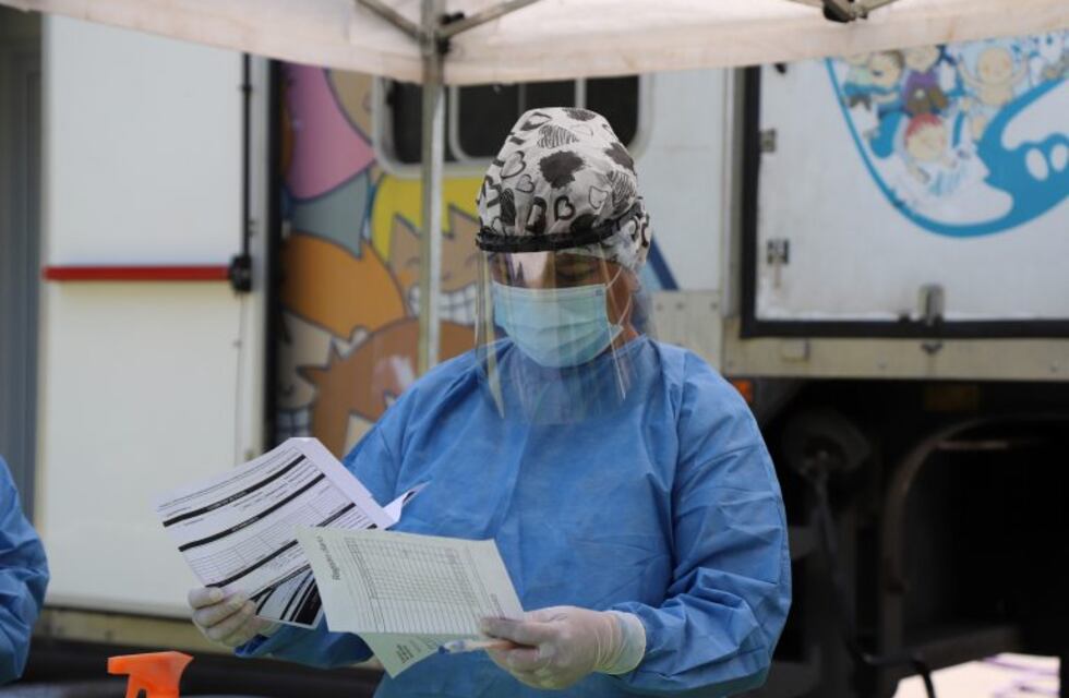 Bajaron los casos de coronavirus en Santa Fe pero siguen arriba de los 2.300