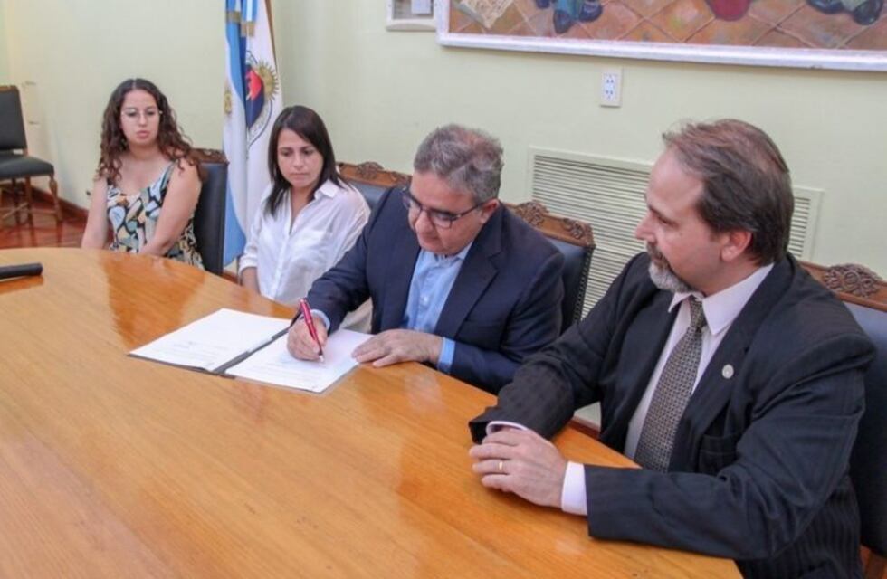 El gobierno de Catamarca y la OEI firmaron un convenio para el desarrollo científico provincial
