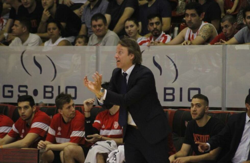 Instituto le agradeció a Facundo Müller por la tarea realizada en el básquet del club