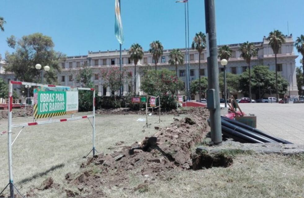 Plaza de la Intendencia: elevan las luminarias por vandalismo