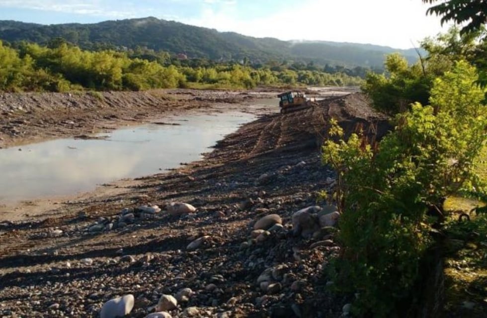 Realizan obras en el Xibi Xibi y el río Grande